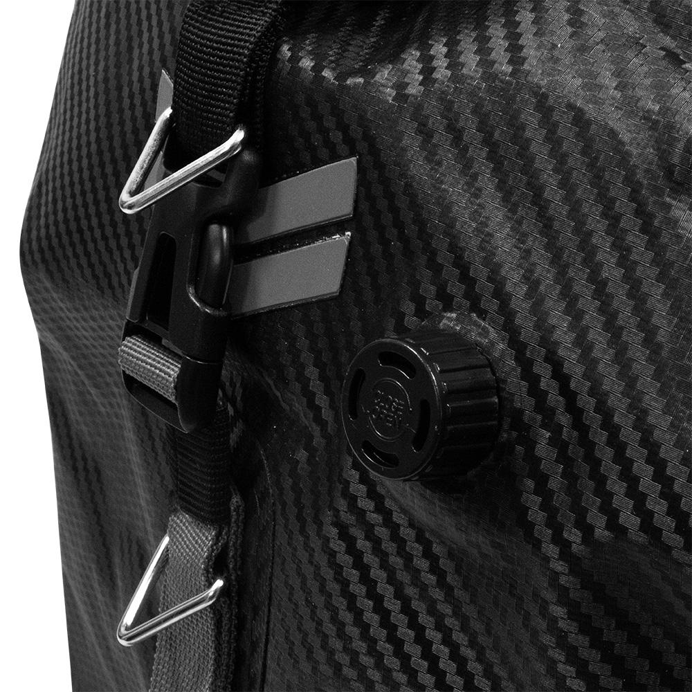 Sac-moto-cargo-Carbon-Series-65L-X-Plor-detail